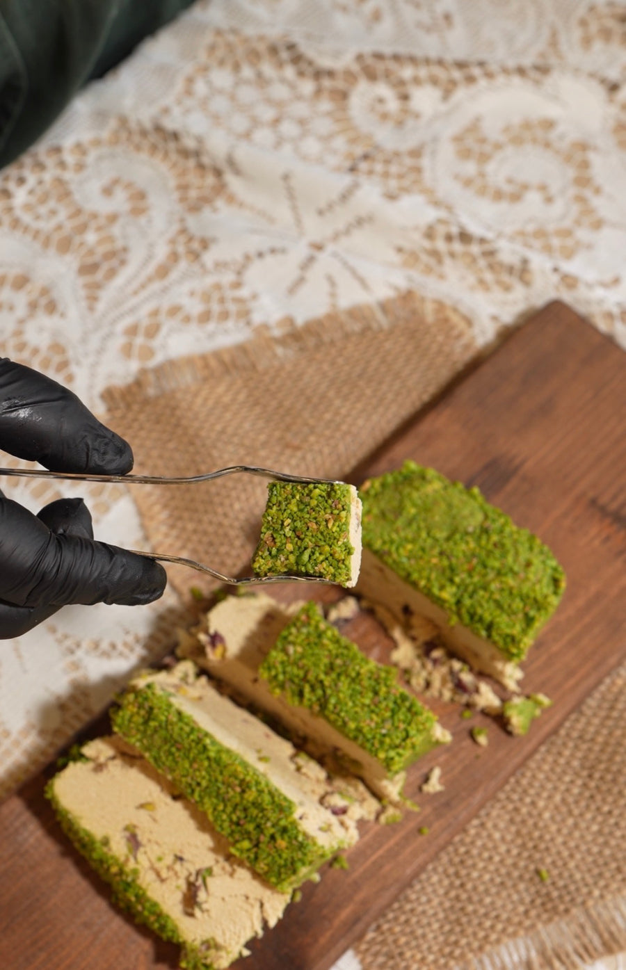 Antep Fıstıklı Tahin Helvası